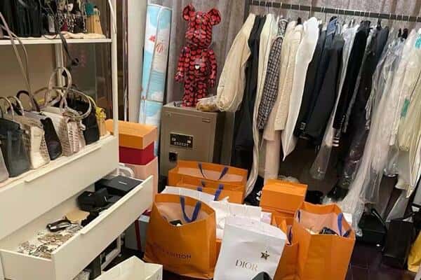 重庆云阳县回收一线品牌衣服.jpg
